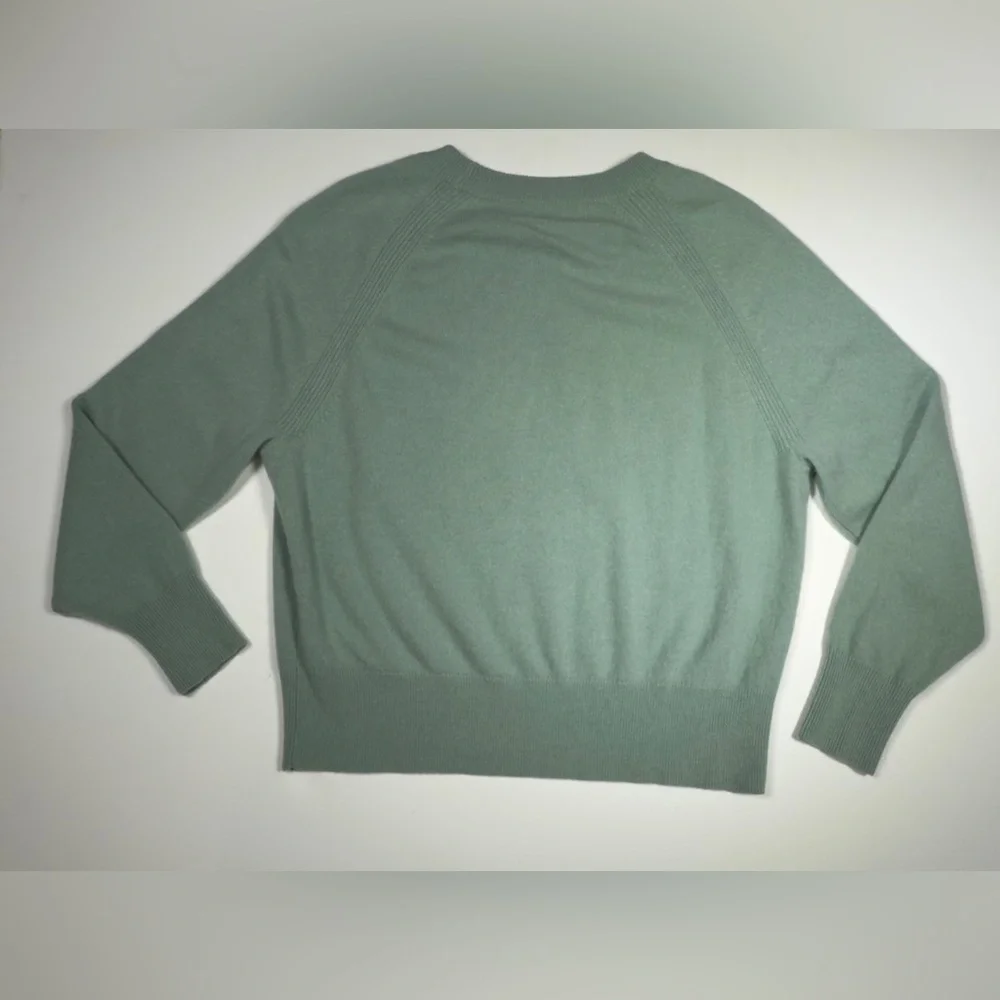 J. Crew Green Crew Neck Sweater 100 % CASHMERE 💚🪾